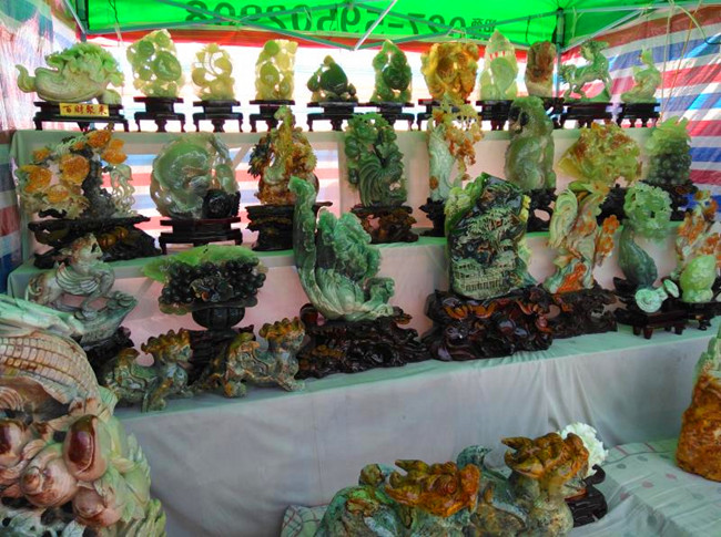 武漢歐亞達?卓刀泉古玩城奇石珠寶展深受追捧