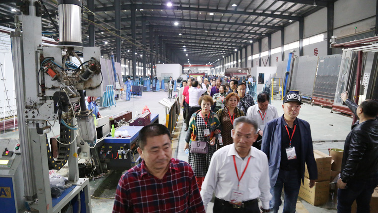 2018時代榜樣人物會師井岡山 ·《作家報》復(fù)刊15周年慶典大型系列活動在江西舉辦