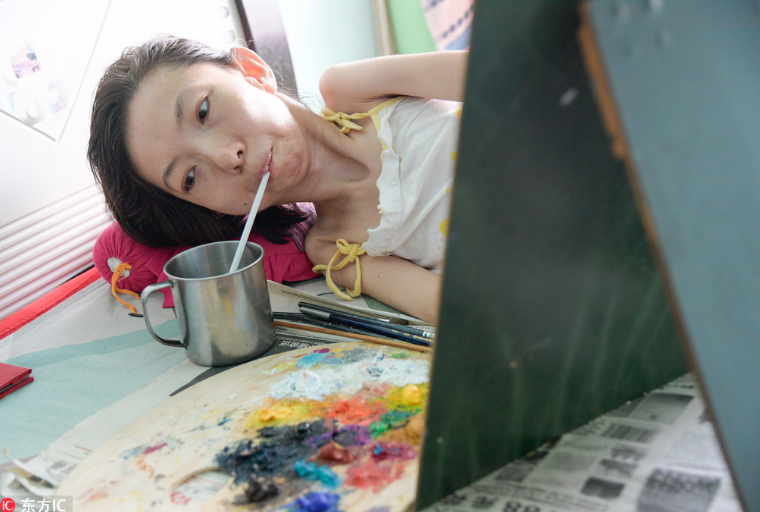 勵志！她全身癱瘓堅持作畫30年 油畫作品走紅網絡受熱捧