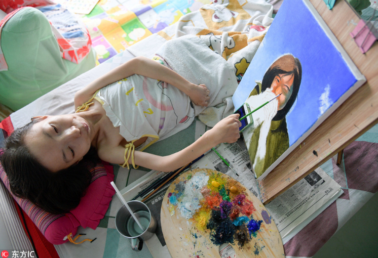 勵志！她全身癱瘓堅持作畫30年 油畫作品走紅網絡受熱捧