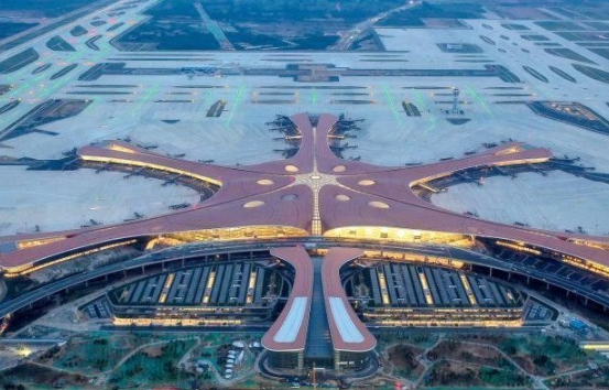 俯窺北京新機場 數萬燈光點亮“鳳凰”
