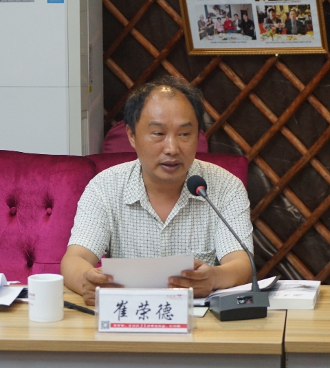 胡楊禮贊——致最美鄉村教師崔榮德