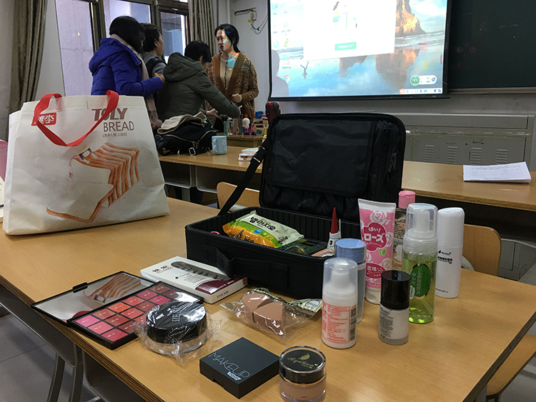 沉迷“上大學”的60后，“力不從心”的老年大學