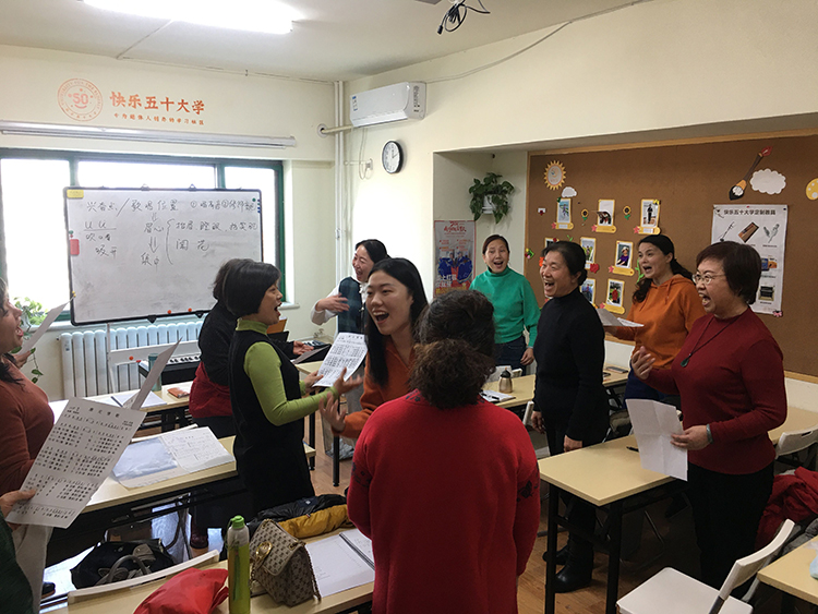 沉迷“上大學”的60后，“力不從心”的老年大學