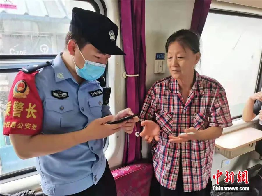暴雨中停擺的K226/227次列車，并不是一座孤島