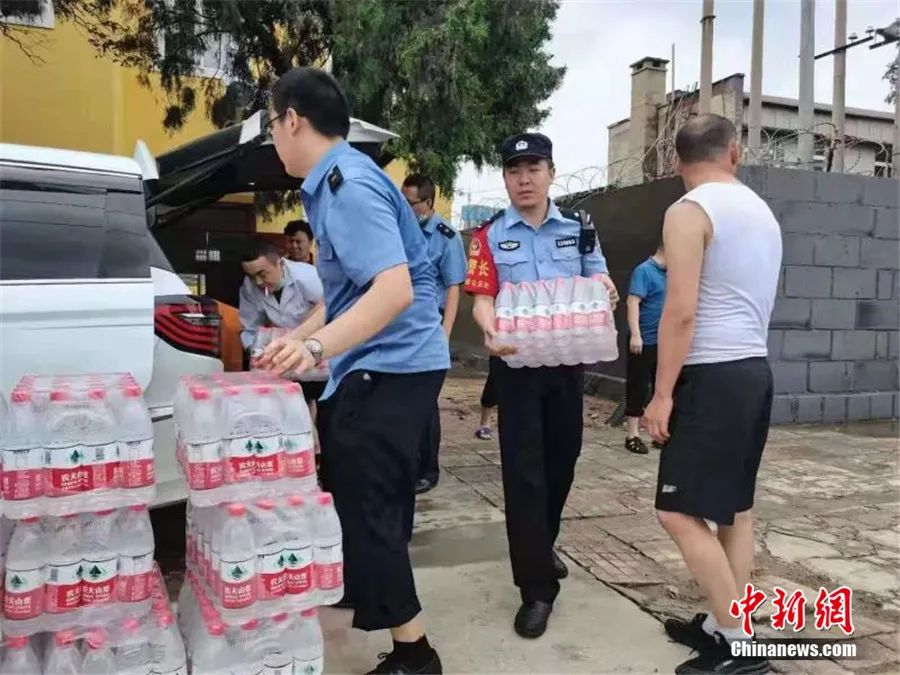 暴雨中停擺的K226/227次列車，并不是一座孤島
