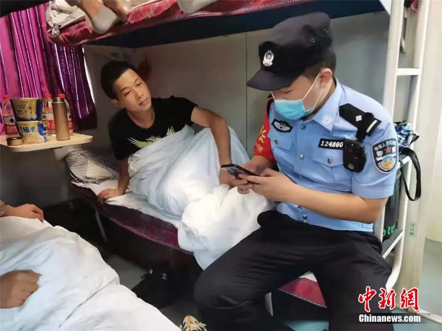暴雨中停擺的K226/227次列車，并不是一座孤島