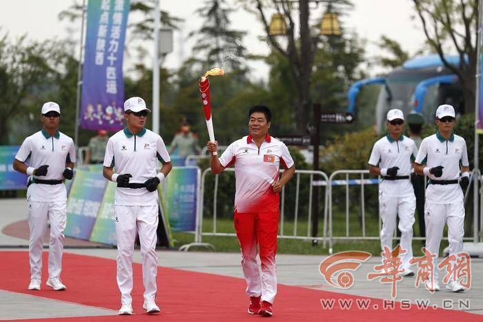 十四運會和殘特奧會火炬在咸陽傳遞 68名火炬手接力傳遞