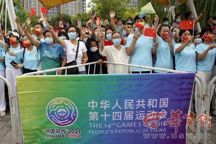 十四運會和殘特奧會火炬在咸陽傳遞 68名火炬手接力傳遞