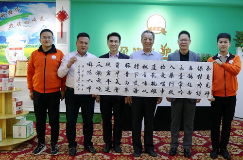 “劉大剛 張業軍”一行走進尕姥姥驢奶生活館參觀交流