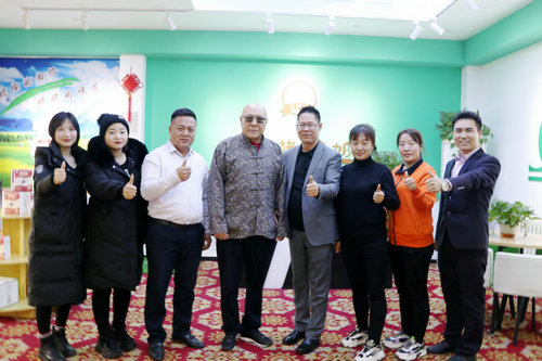 “劉大剛 張業軍”一行走進尕姥姥驢奶生活館參觀交流