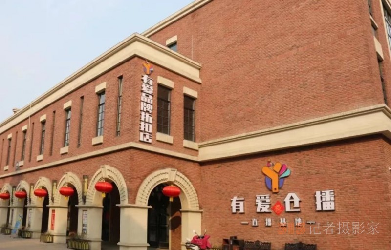 河南紡織服裝產業學院理事會成員企業走進密蘭小鎮