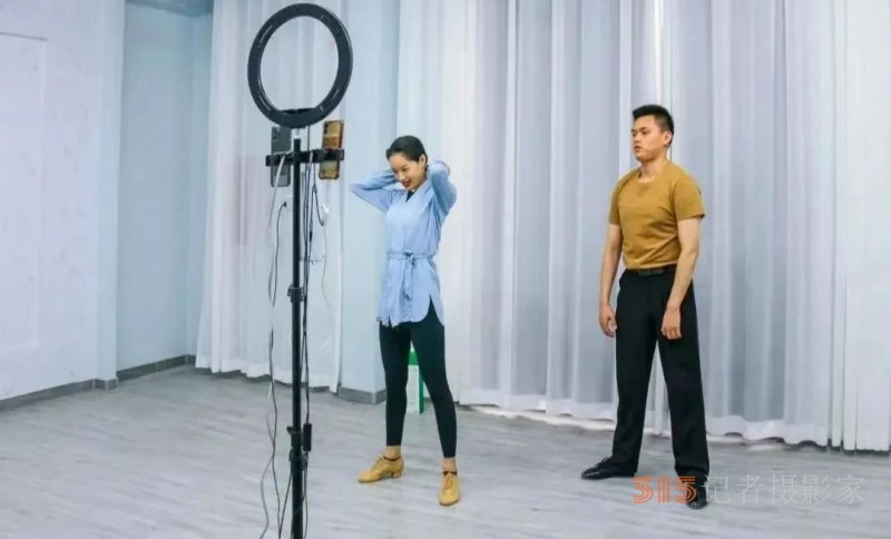 河南紡織服裝產業學院理事會成員企業走進密蘭小鎮