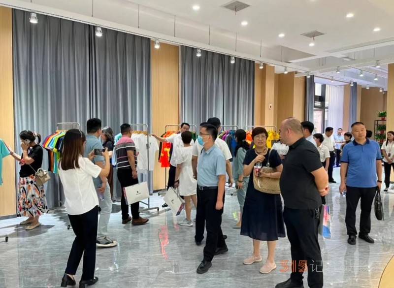 河南紡織服裝產業學院理事會成員企業走進密蘭小鎮