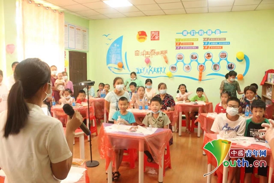 江西省宜豐縣“童心港灣”開展月餅DIY中秋主題活動(dòng)