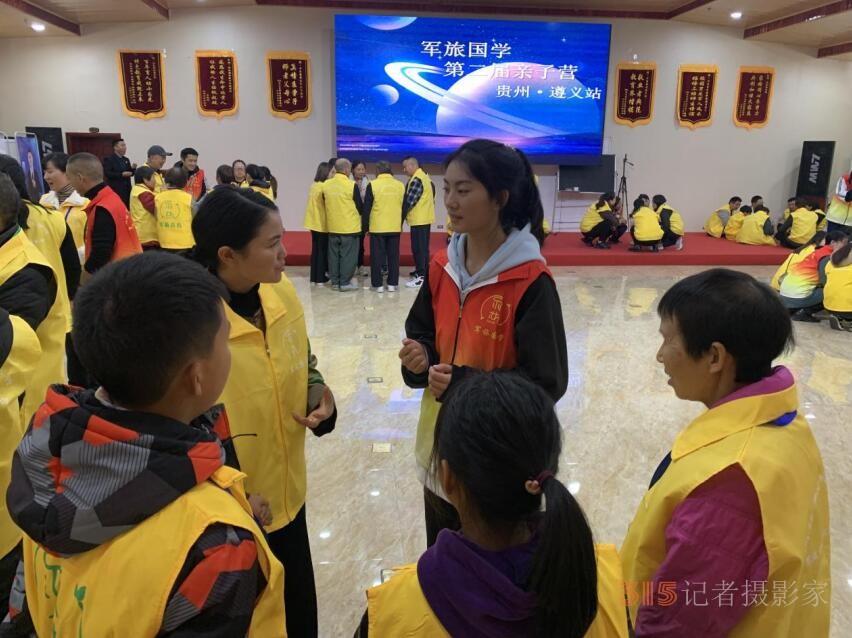 軍旅國學親子營第二界公益活動在遵義夢潤集團舉辦