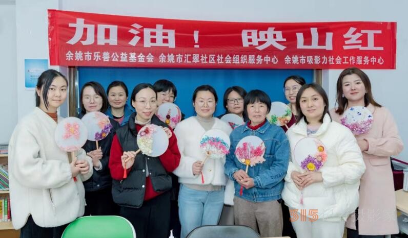 映山紅爛漫時，全職媽媽展新姿