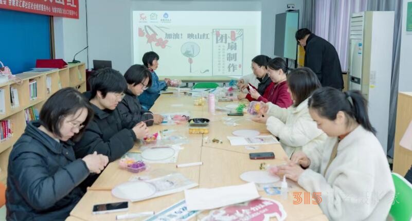 映山紅爛漫時，全職媽媽展新姿