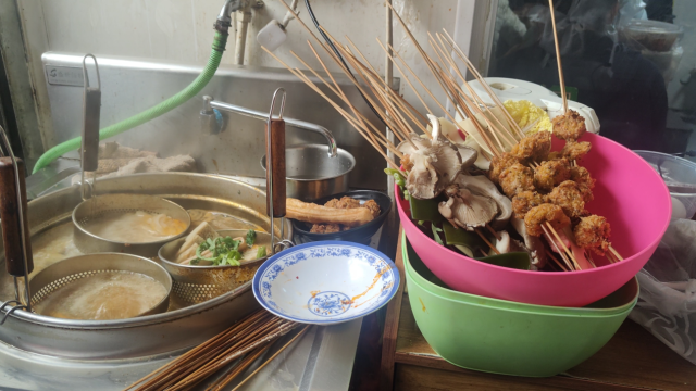 天水麻辣燙爆火之后：單日迎來7萬多省外游客，旅游旺季提前