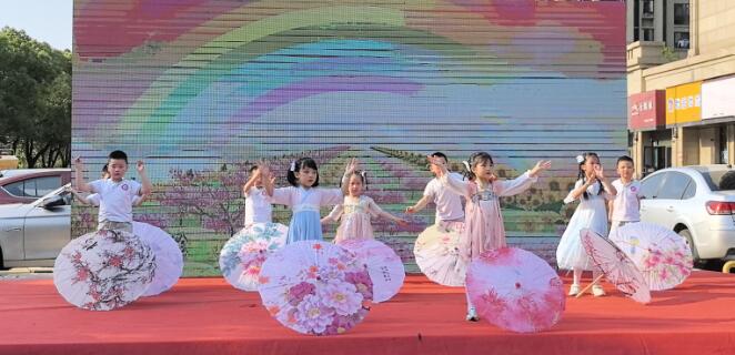 南昌市讓愛回家志愿者協(xié)會(huì)走進(jìn)宏利社區(qū)開展電信反詐騙宣傳文藝演出活動(dòng)