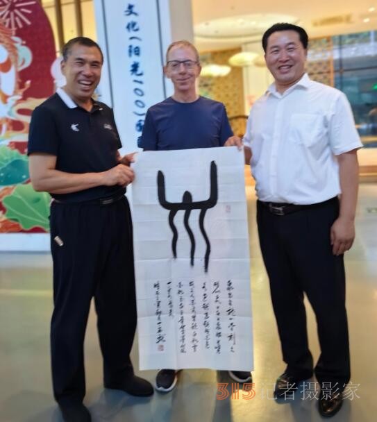 英國兩院院士理查德·朱莉安諾蒂先生赴濟南調研泉水文化，共謀文化傳承與創新