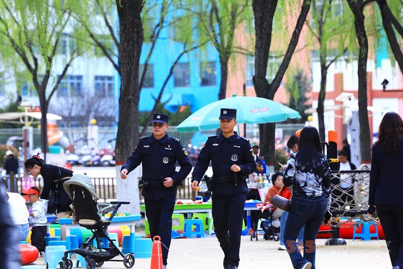 春光里的藏藍守護