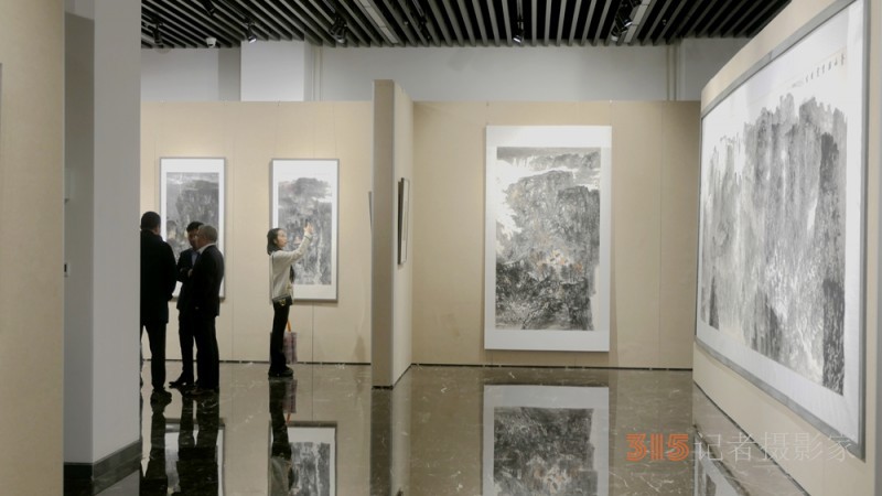 太行精神鑄丹青 筆墨抒懷頌時(shí)代“太行太行”何海闊山水畫作品晉京展在京啟幕