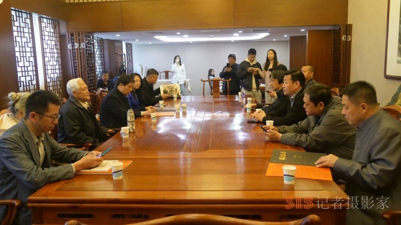 太行精神鑄丹青 筆墨抒懷頌時(shí)代“太行太行”何海闊山水畫作品晉京展在京啟幕