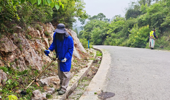 黑山景區除雜清障，守護夏日安全清爽