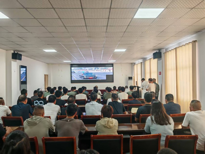 讓我們一起見證高光時刻 ——邳州市官湖鎮(zhèn)新華村組織參閱士兵家屬集中觀看“9.3”閱兵直播