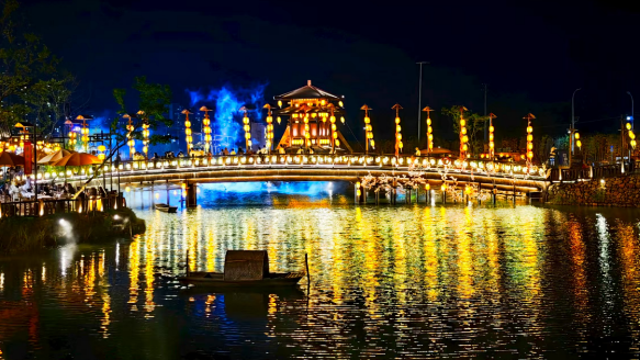 武漢江夏里：燈火璀璨繪就夢幻畫卷