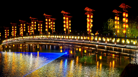 武漢江夏里：燈火璀璨繪就夢幻畫卷