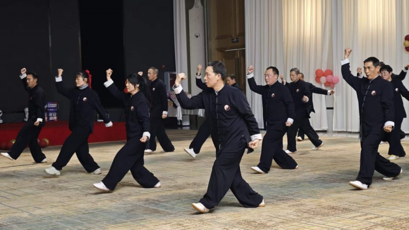 荊門(mén)市太極拳協(xié)會(huì)陳拳專(zhuān)委會(huì)年度總結(jié)暨迎春聯(lián)歡會(huì)圓滿(mǎn)舉行