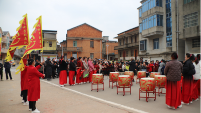 鼓樂(lè)歡騰慶元宵 鄉(xiāng)音雅韻潤(rùn)民心——龍岡女子鼓舞隊(duì)?wèi)c元宵展演暨鄉(xiāng)村音樂(lè)會(huì)圓滿(mǎn)舉行