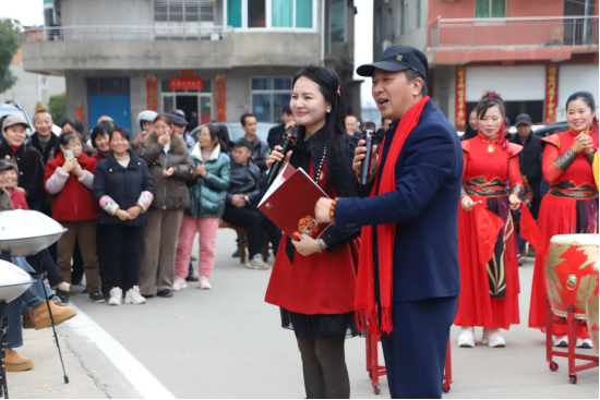 鼓樂歡騰慶元宵 鄉(xiāng)音雅韻潤(rùn)民心——龍岡女子鼓舞隊(duì)?wèi)c元宵展演暨鄉(xiāng)村音樂會(huì)圓滿舉行