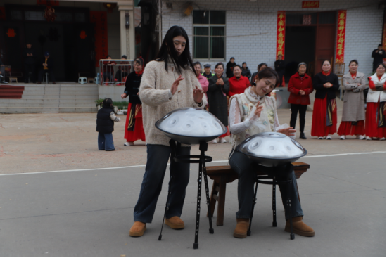 鼓樂歡騰慶元宵 鄉(xiāng)音雅韻潤(rùn)民心——龍岡女子鼓舞隊(duì)?wèi)c元宵展演暨鄉(xiāng)村音樂會(huì)圓滿舉行