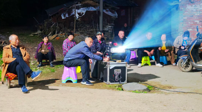 幕布亮鄉村 光影潤民心