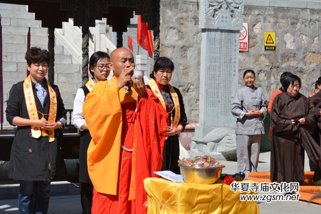 太原南山寺吉祥普佛法會天空現萬朵祥云