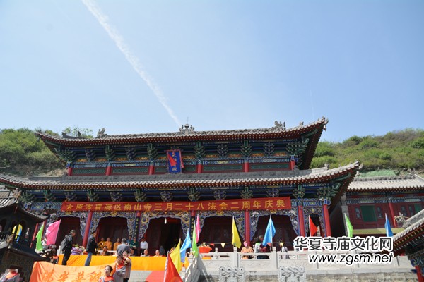 太原南山寺吉祥普佛法會天空現萬朵祥云