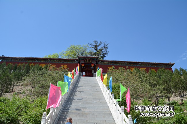 太原南山寺吉祥普佛法會天空現萬朵祥云