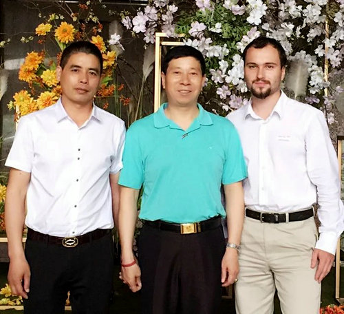 白俄羅斯客人到臺州大友畜牧合作社進(jìn)行友好訪問