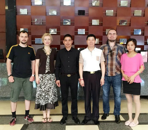 白俄羅斯客人到臺州大友畜牧合作社進(jìn)行友好訪問