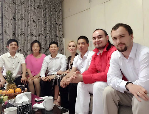 白俄羅斯客人到臺州大友畜牧合作社進(jìn)行友好訪問