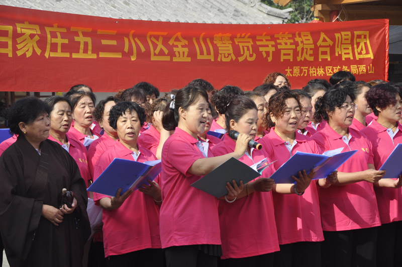 太原晉源北街關帝廟舉行祈福法會，現日暈天象