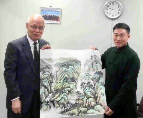 王余根的國畫藝術備受中外名人關注