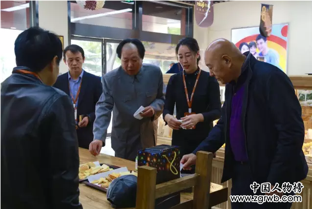 牛基來了特殊客人！毛澤東特型演員張文、國(guó)家一級(jí)演員劉大剛蒞臨