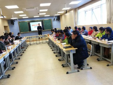 “教練型父母”的研討會在云南騰沖市第四中學召開