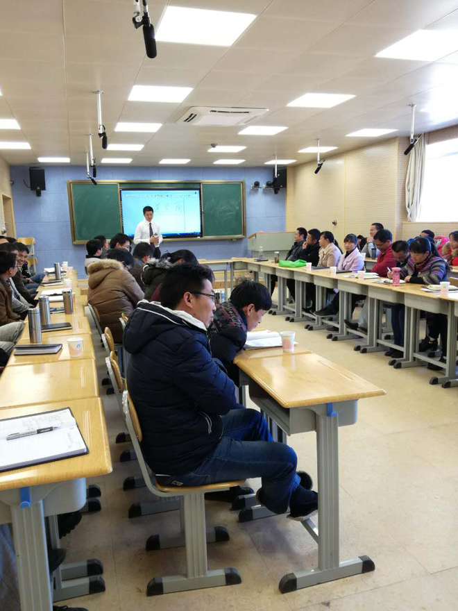 “教練型父母”的研討會在云南騰沖市第四中學召開