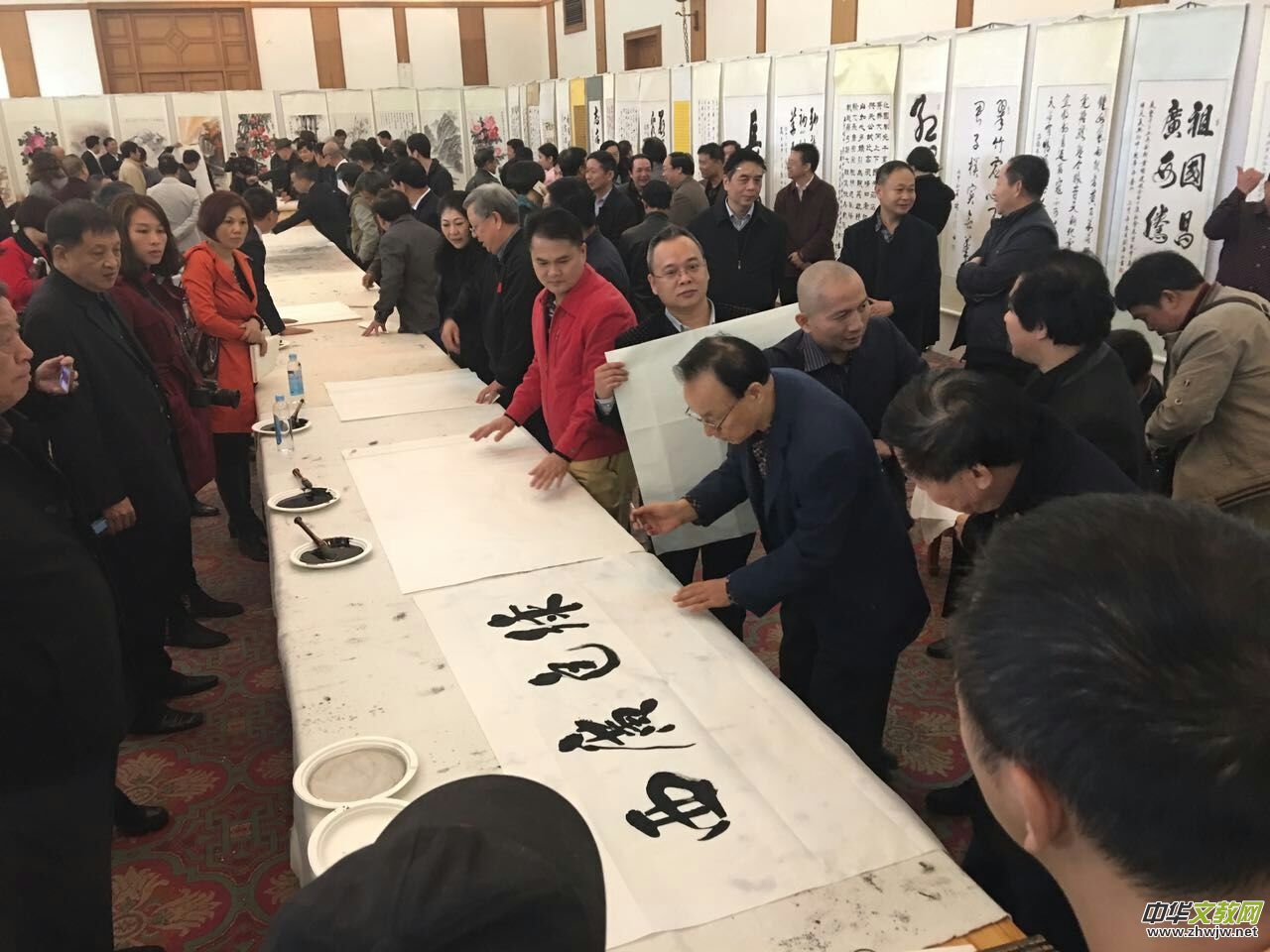 紀念長征勝利80周年暨百色起義87周年書畫作品展在南寧舉行