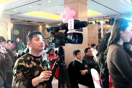 用心傳遞溫暖 愛心灑滿人間